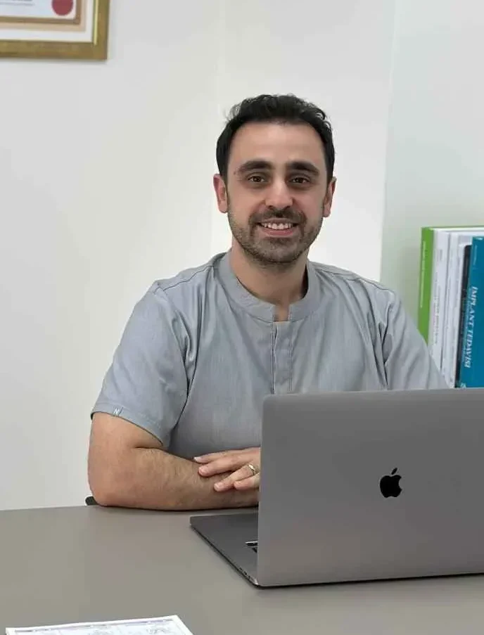 İzmirde Çocuk Diş Hekimi olarak çalışan Mehmet Çiloğlu bayraklıda hizmet vermektedir.